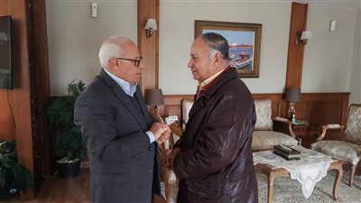 محافظ بورسعيد يقرر صرف مكافأة شهرية لأحد العاملين بإدارة تحسين البيئة