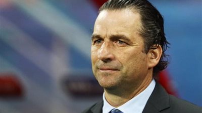 خوان بيتزي: مدرب متميز وبطل سابق لكوبا أمريكا يقود منتخب البحرين