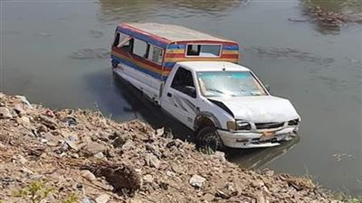 السرعة الزائدة وراء سقوط سيارة بترعة فى الفيوم