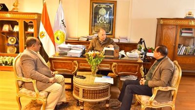 محافظ أسيوط يستعرض الخدمات المالية التي قدمها جهاز تنمية المشروعات خلال الفترة الماضية