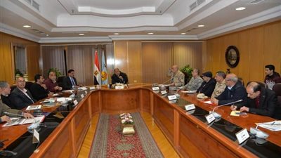 محافظ أسيوط يشهد إجتماع توزيع المهام لمجابهة الأزمات والكوارث