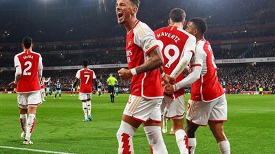 أرسنال يتصدر الدوري الانجليزي