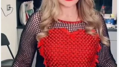 الفنانة ليلى علوي تشارك متابعيها إحتفالها بعيد الحب