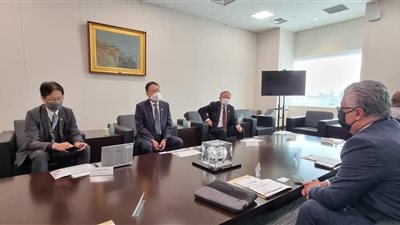 رئيس اقتصادية قناة السويس يعرض فرص الاستثمار على شركات مصنعة لمضخات المياه