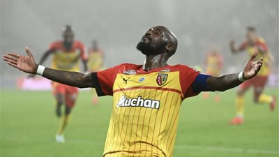 فوفانا في مرمى الاختيار: ناديان فرنسيان يتحدان الشباب في صفقة الانتقالات