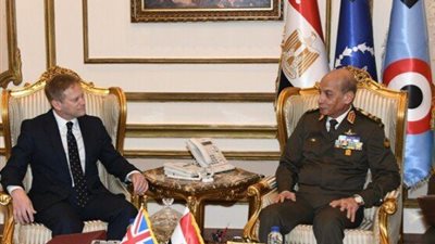 الفريق أول محمد زكي يلتقي نظيره البريطاني