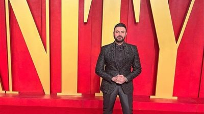 محمد كريم يتألق على السجادة الحمراء في حفل VANITY FAIR