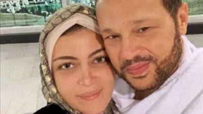 ريهام حجاج تنشر صوراً من أمام الكعبة المشرفة