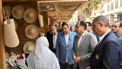 «مدبولي» توجيهات رئاسية بدعم مشروعات الحرف التراثية واليدوية بالمحافظات