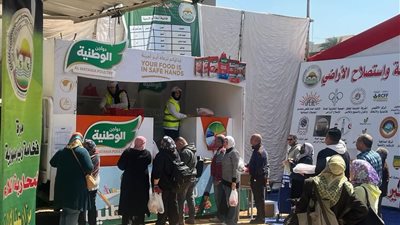 توافد المواطنين على 