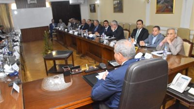 وزير التموين يعقد اجتماعا هامًا بشأن السكر