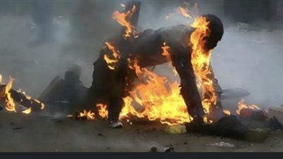 شاب يُضرم النيران في جسده بكرداسة