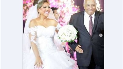 ربنا ينجيه.. مي كساب تطلب من جمهورها الدعاء لـ والدها