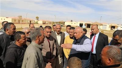 محافظ الوادي الجديد يدعم ذوي الهمم المقبلين على الزواج بـ5 منازل