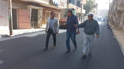 بدء رصف شارع المدارس وتفرعاته بمركز مطاي بالمنيا