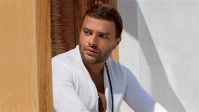 كعبك عِليّ.. رامي صبري يروّج لـ أحدث أغنياته الجديدة