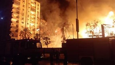 الدفع بـ30 سيارة إطفاء.. الأمن يُخلي سكان 4 عمارات مجاورة لحريق لوكيشن 