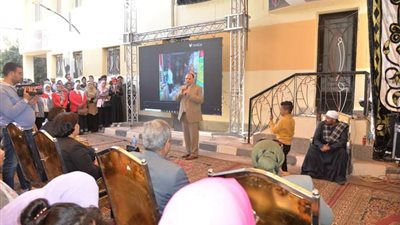 محافظ أسيوط يسلم 150 مشروعًا على المستفيدين ضمن مبادرة 