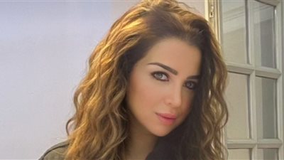 بإطلالة جريئة.. مي عزالدين: سهم الهوا صايب
