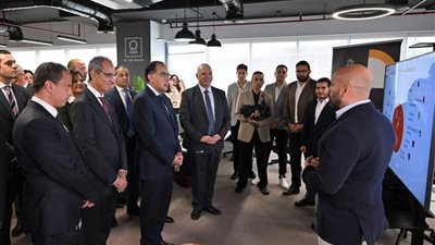 مدبولي يتفقد مركز مصر للتكنولوجيا والابتكار التابع لشركة 