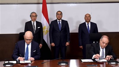 رئيس الوزراء يشهد مراسم توقيع عقدين.. تفاصيل