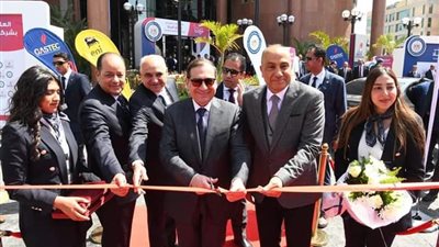 افتتاح أول مركز متنقل لتحويل وصيانة السيارات العاملة بالغاز الطبيعى