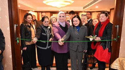 «القباج» تفتتح المعرض الخيري للجمعية النسائية لتحسين الصحة بالمحافظات