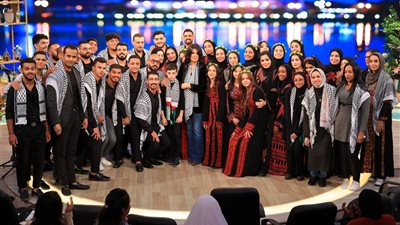 كورال عباد الشمس الفلسطيني يُحيي التراث الغنائي مع منى الشاذلي