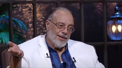 نجوم الفن يتوافدون على عزاء عصام الشماع