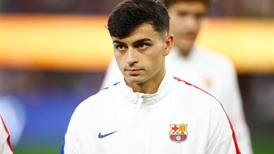 بيدري يعلق على شائعات رحيله عن برشلونة