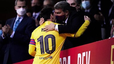 تصريحات أجويرو ولابورتا حول مناقشة عودة ليو المُحتملة لبرشلونة