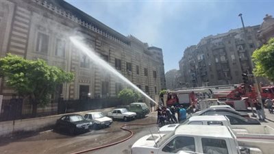 وزير الأوقاف ومحافظ القاهرة يتفقدا آثار حريق نشب بمبنى الوزارة (صور)