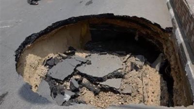 غلق شارع الأزهر بسبب هبوط أرضي أمام مستشفى الحسين.. الطرق البديلة