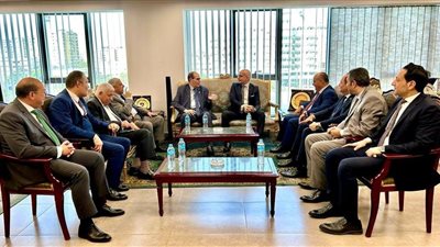 رئيس النيابة الإدارية يلتقي رئيس جامعة عين شمس.. صور