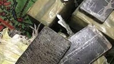 ضبط عاطلين بحوزتهما 13 كيلو حشيش داخل سيارة بمدينة بدر