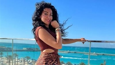 بـ إطلالة ساحرة.. أحدث ظهور لـ ميرهان حسين على البحر