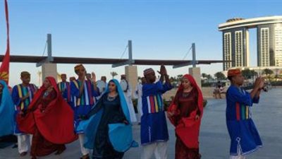 فرق قصور الثقافة للفنون الشعبية تنشر البهجة في العلمين