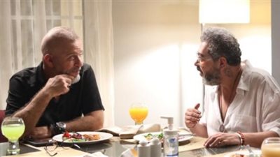 شريف منير يكشف كواليس الرحلة الأخيرة لطارق عبد العزيز: روحه طلعت قدام عيني