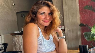 أناقة وجاذبية.. هيدي كرم تخطف الأضواء مجددًا