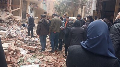 فريق النيابة الإدارية يُعاين موقع انفجار عقار الطالبية.. تضرر عقارين وارتفاع عدد المصابين لـ 15 شخصًا