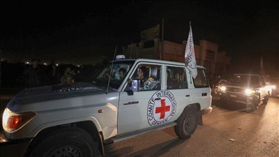 طائرات مروحية تنقل المحتجزين المفرج عنهم من معبر رفح