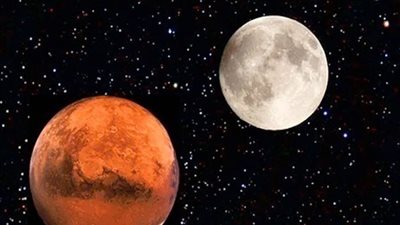 يرى بالعين المجردة.. اقتران القمر مع لؤلؤة المجموعة الشمسية غدا