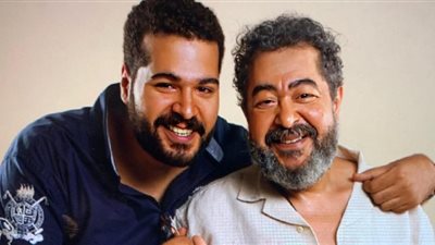 معتصم عبد العزيز يحدث صورة ملفه الشخصي بصورة تجمعه بوالده...شاهد 