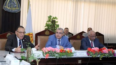 غراب يشارك فى اجتماع مجلس جامعة الزقازيق