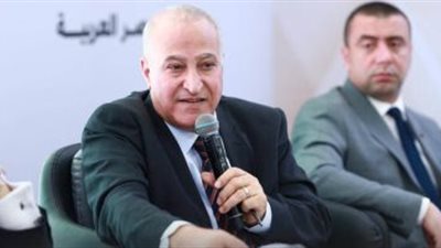 عبد الحميد زيد يوقع كتابه 