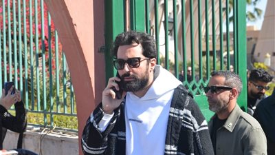 يسرا وأحمد حاتم.. أبرز الحاضرين جنازة والدة تارا عماد