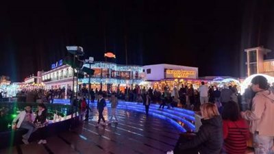 آلاف السياح بشرم الشيخ يحتفلون بعيد القيامة وشم النسيم