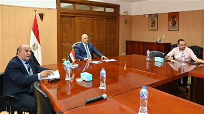 «سويلم» يتابع الرى الحديث فى مزارع قصب السكر بالصعيد 