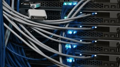 اللمبة حمراء.. حقيقة انقطاع خدمة الإنترنت في مصر