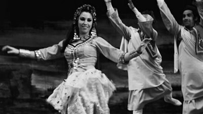 أيقونة الفن الشعبي ترسم البهجة في مهرجان الإسماعيلية.. من هي فريدة فهمي؟